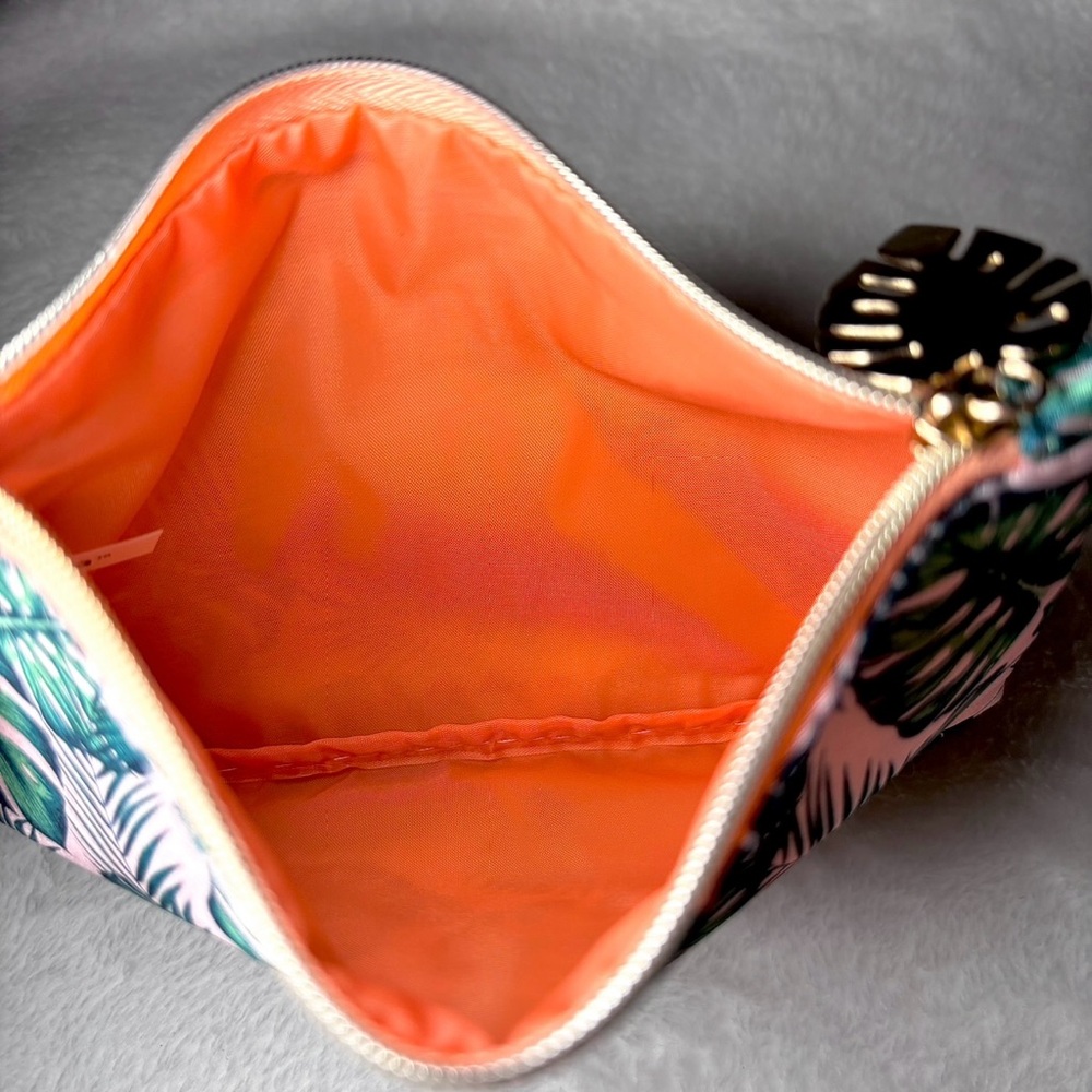 Ipsy Cosmetic Bag Hotel Paradise Aug 2022 Green Palm Leaves Faux Satin New - Picture 4 of 4